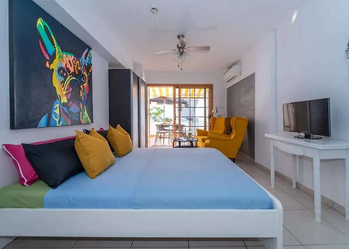 1013 Studio Garden City